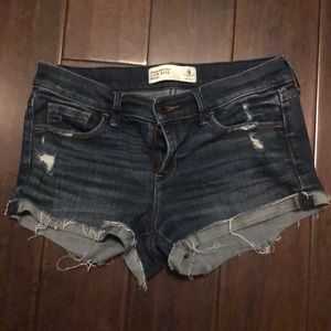 Abercrombie & Fitch low rise shorts.